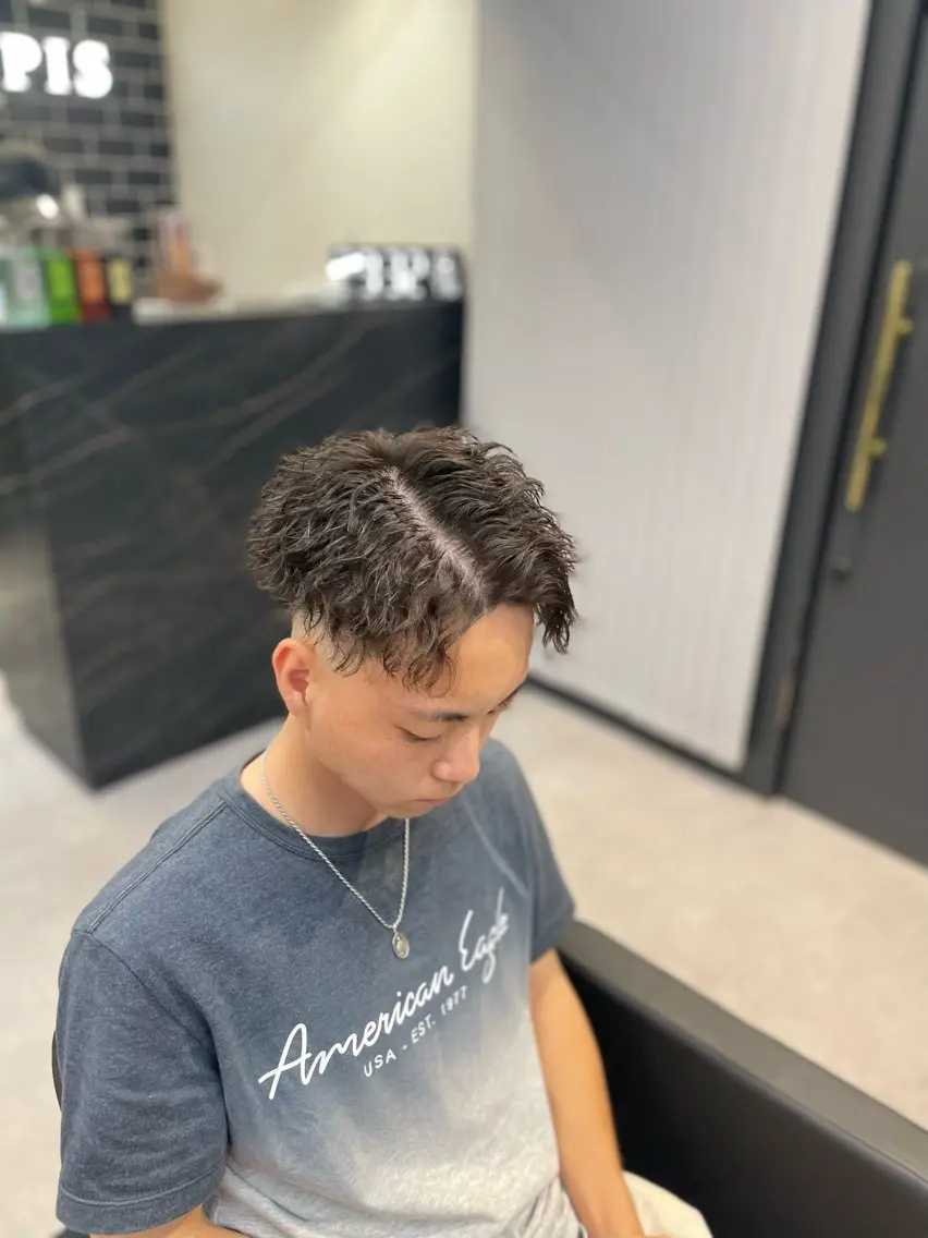 ショート パーマ メンズ アップバング 清藤 竜輝のヘアスタイル