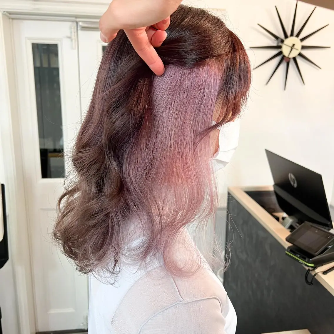 ロング カラー SHIN/レイヤー カット×クロスパーマのヘアスタイル