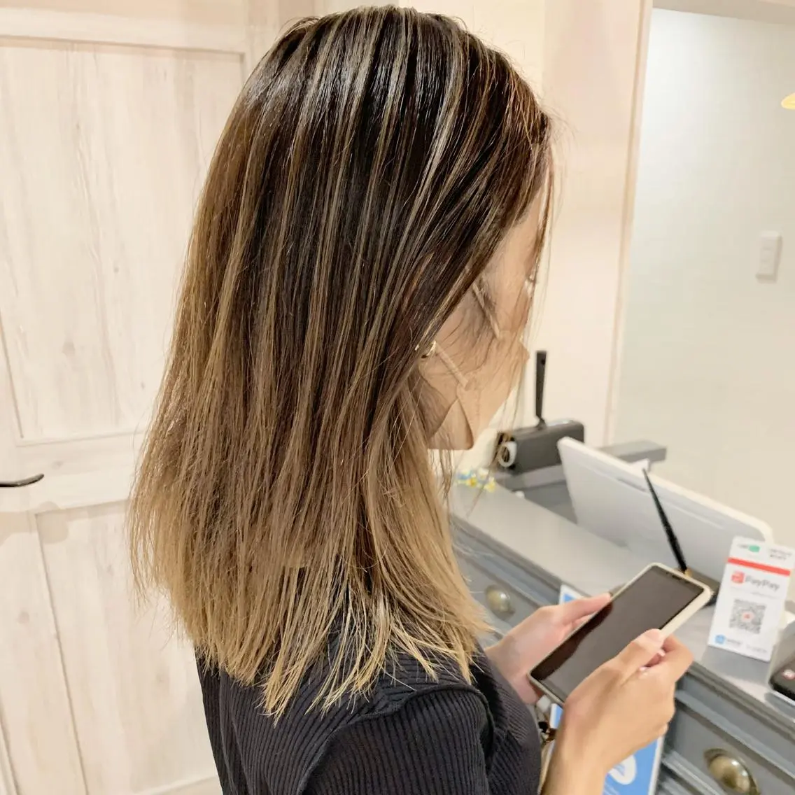 セミロング カラー バレイヤージュ レイヤーカット ムラヨシ ショータのヘアスタイル