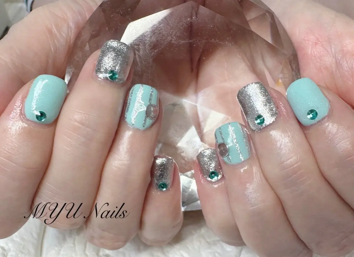 ネイル ジェルネイル ラメ(グリッター) 持ち込み ニュアンスネイル ワンカラーネイル ハンドネイル ニュアンスネイル🌈 MYU Nailsのネイルデザイン
