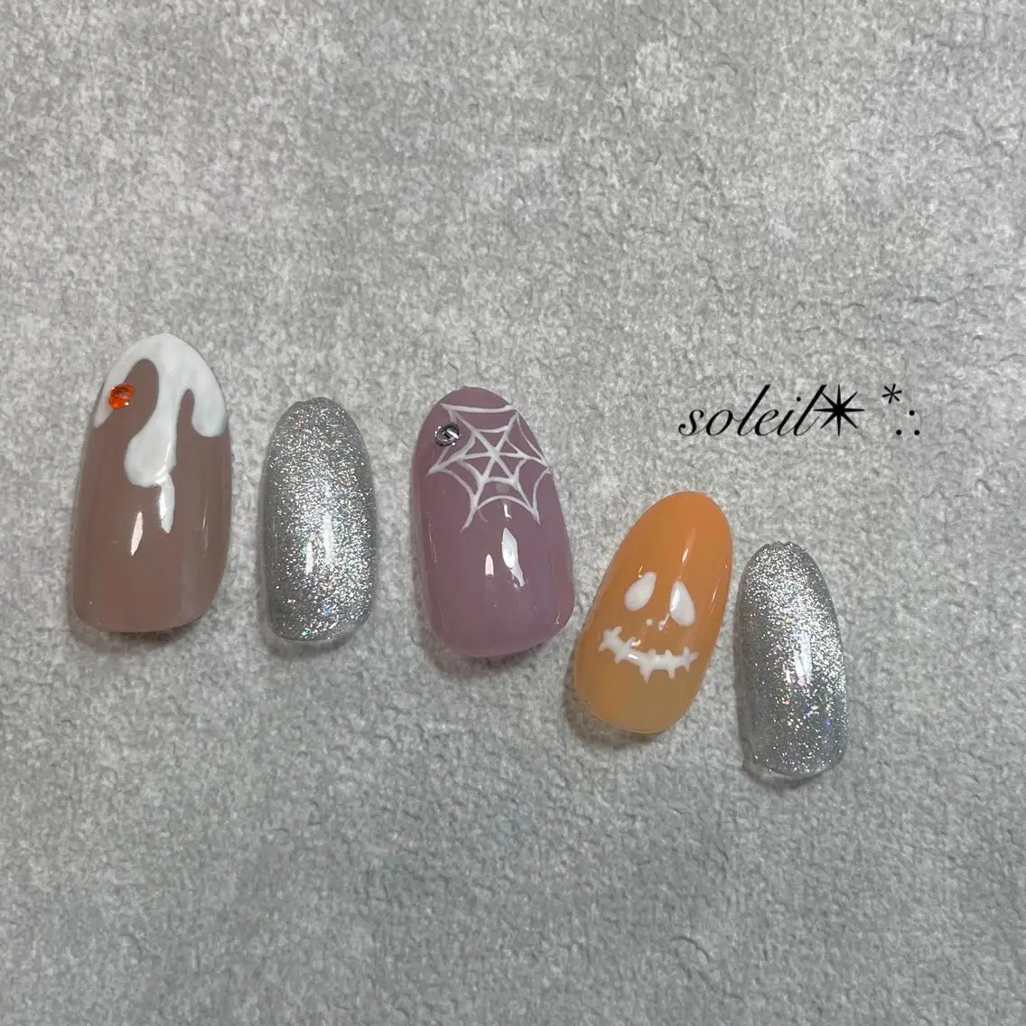 ネイル ジェルネイル ハロウィン ラメ(グリッター) ミラーネイル ニュアンスネイル ハンドネイル 粟津 美紀のネイルデザイン