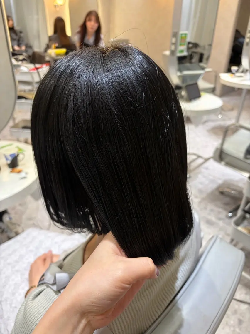 ミディアム カラー 黒髪 ブリーチ ブルーカラー ブルーブラック 透明感カラー ヘアカラー Ayano‪‪🎀 レイヤー×透明感🎀のヘアスタイル