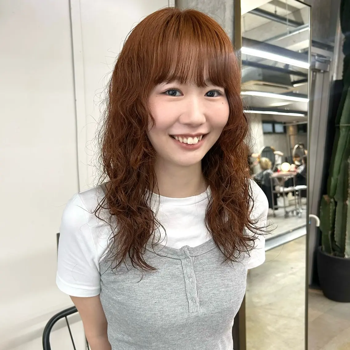 ロング カラー パーマ ブラウンカラー オレンジ オレンジブラウン カット ヘアカラー パーマ 伊藤ほのか/柔らかパ ーマ/酸性ストレートのヘアスタイル