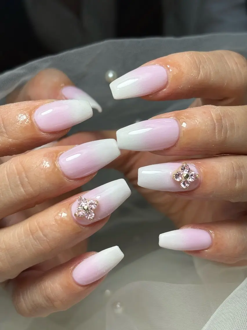 ネイル ハンドネイル フットネイル ✴︎ Delightのネイルデザイン