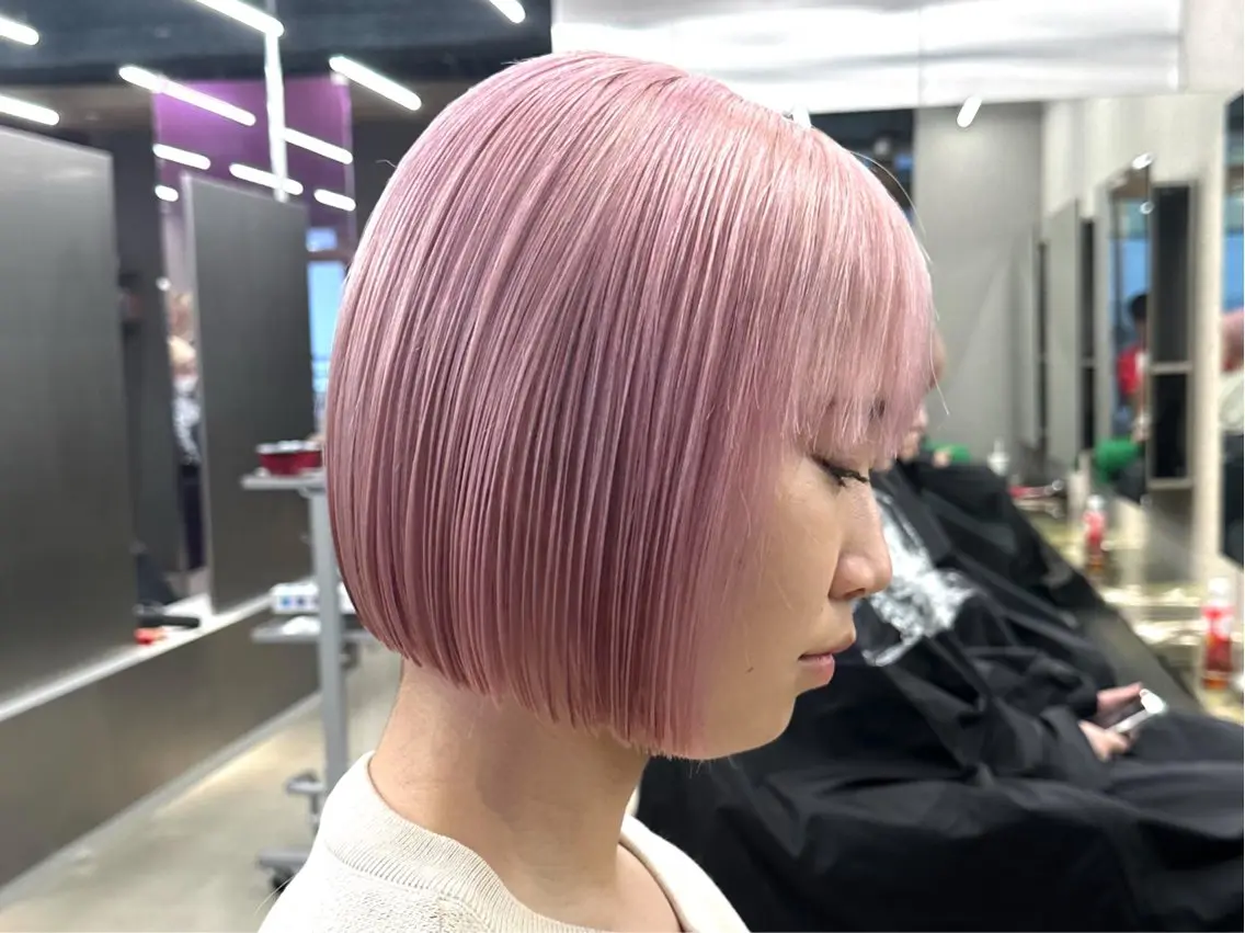 ショート カラー ピンクカラー ホワイトピンク ヘアカラー トリートメント 鈴木/ボブ/ 縮毛矯正ブリーチのヘアスタイル