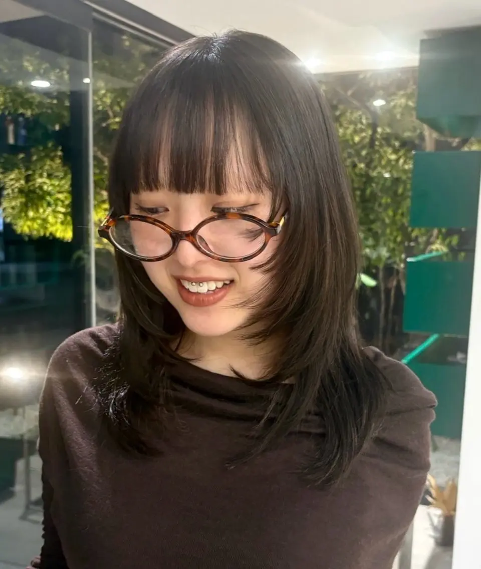 セミロング カット 二次元ウルフ🍒 ボルドーカラー愛希子のヘアスタイル