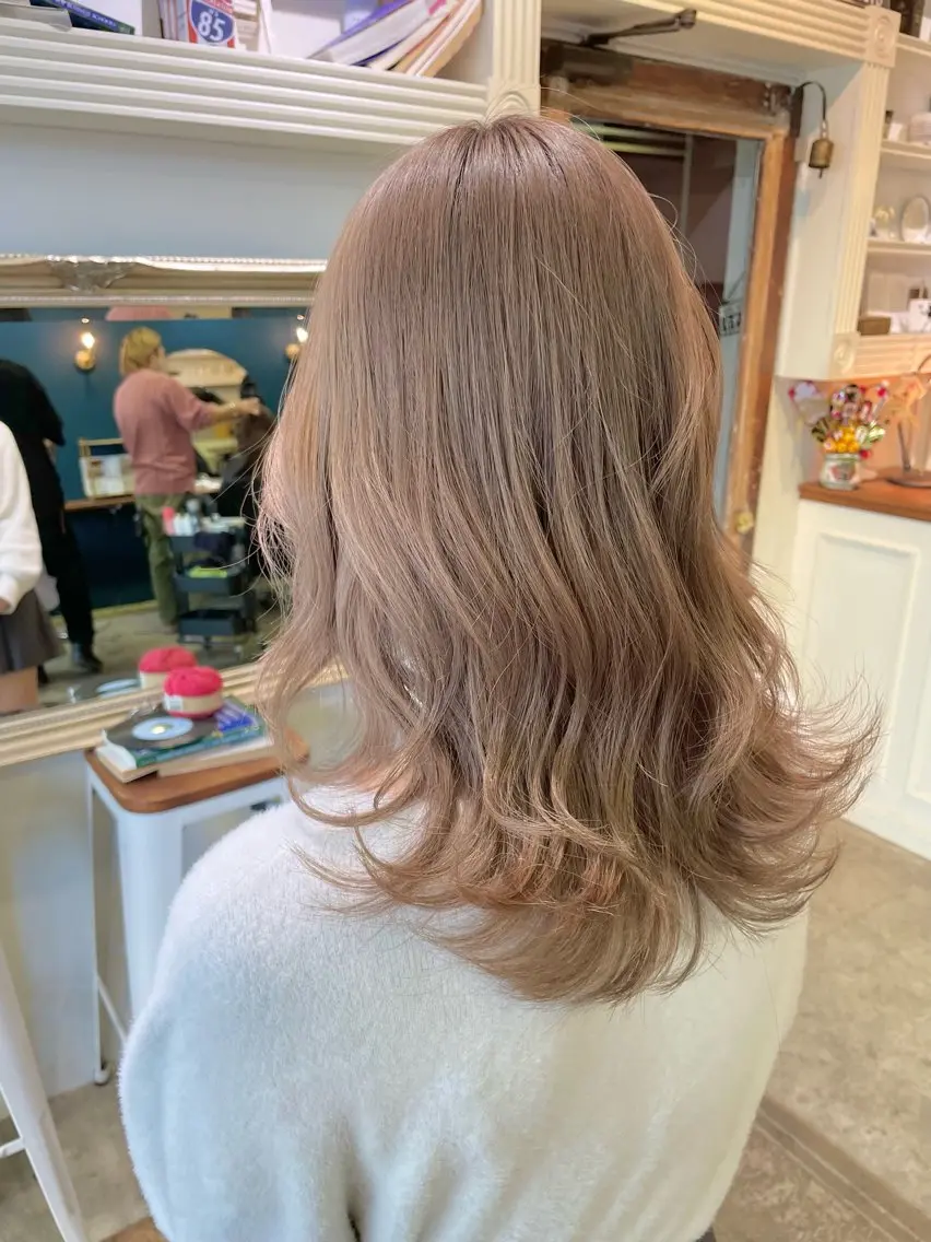 セミロング カラー ヘアアレンジ ベージュカラー ミルキーベージュ 山崎 澪 レイヤーカット/大宮のヘアスタイル
