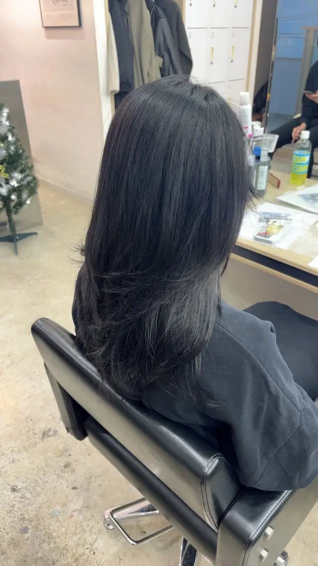 セミロング カラー レイヤーカット 🪽髪質改善縮毛矯正 🤍MIU🤍のヘアスタイル