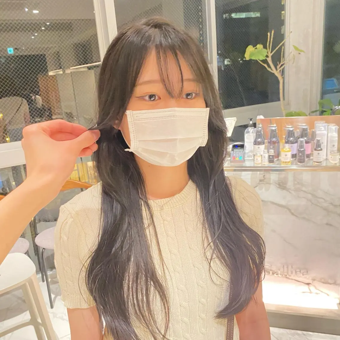 ロング カラー ブリーチなし 寒色カラーのヘアスタイル
