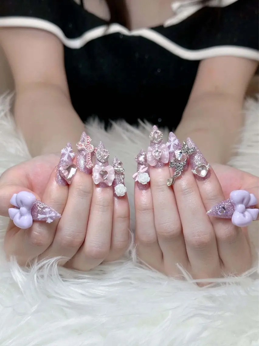 ネイル ガーリー キラキラネイル 韓国ネイル ロングネイル ピンク ハンドネイル ICE Nailsのネイルデザイン