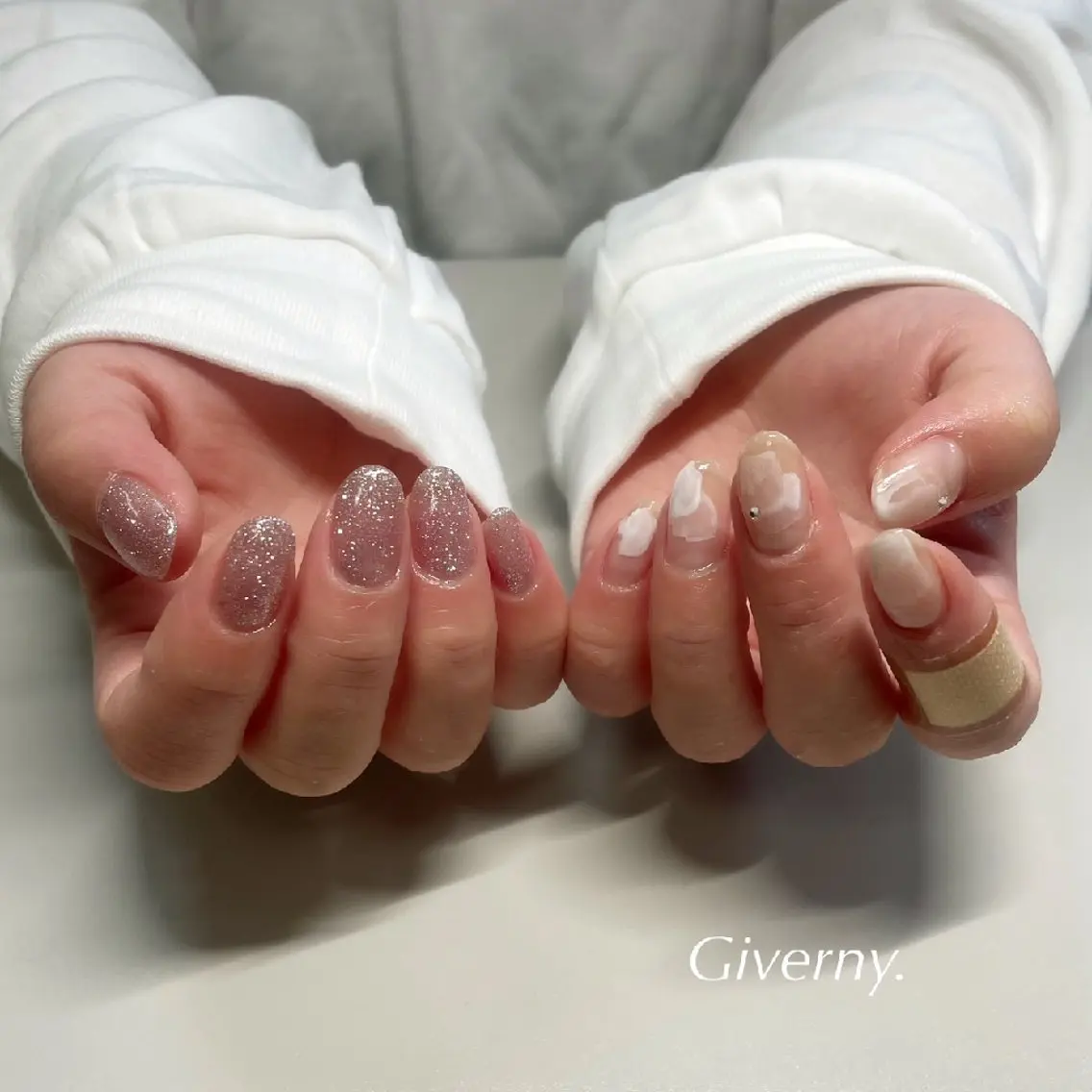 ネイル フラッシュネイル ニュアンスネイル 冬ネイル ハンドネイル Giverny .のネイルデザイン