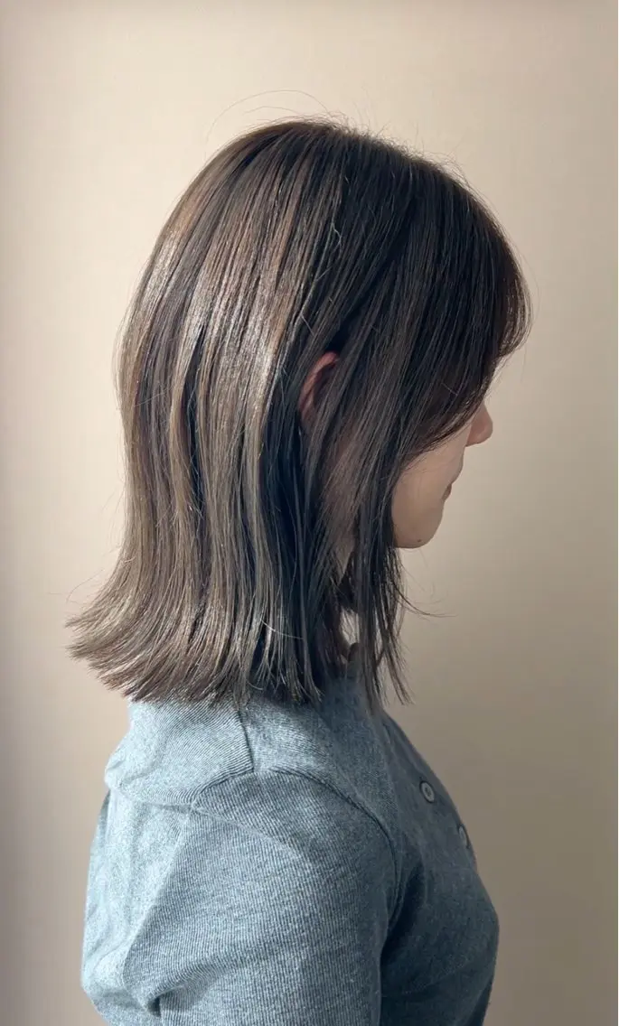 セミロング カラー ベージュカラー 透明感カラー オリーブベージュ hubhair レイヤー/透明感のヘアスタイル