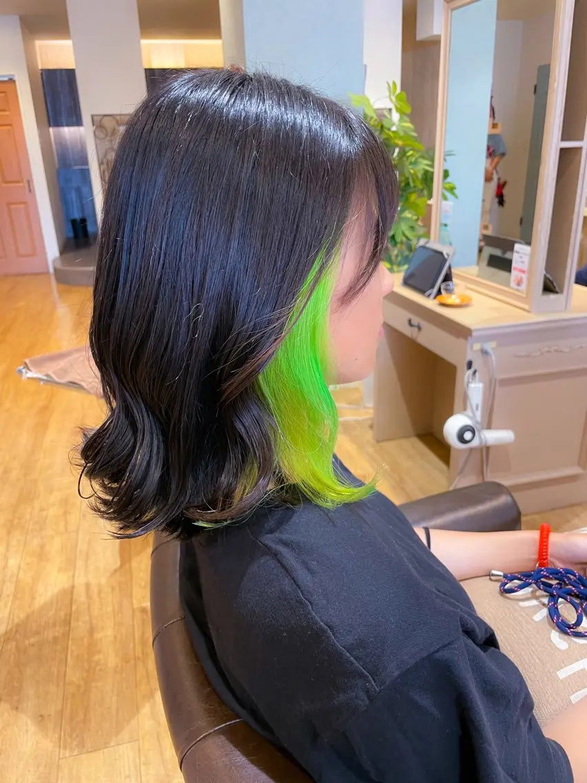 セミロング カラー ブリーチ イヤリングカラー 高嶋 憂蘭々のヘアスタイル