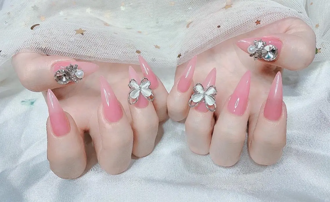 ネイル MOON nailsのネイルデザイン