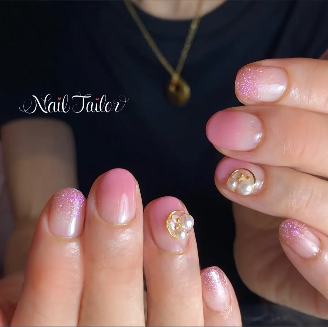 ネイル ジェルネイル ゴールド グラデーション ラメ(グリッター) ラメグラデーション ハンドネイル NailTailor ネイルテイラーのネイルデザイン