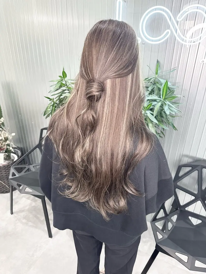 ロング カラー カット ヘアカラー LOOP hairのヘアスタイル