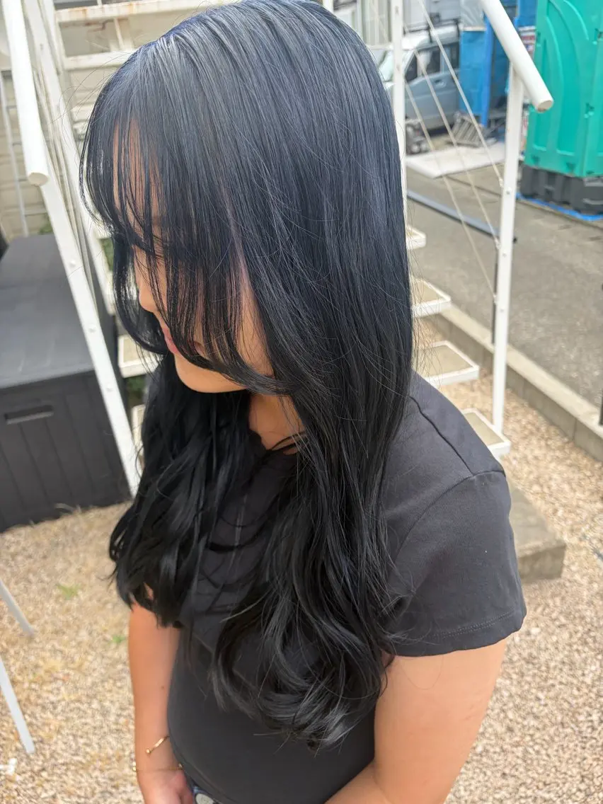 カラー 黒髪 ブルーカラー ブルーブラック 🌻ショートカット モデル募集中🪽のヘアスタイル