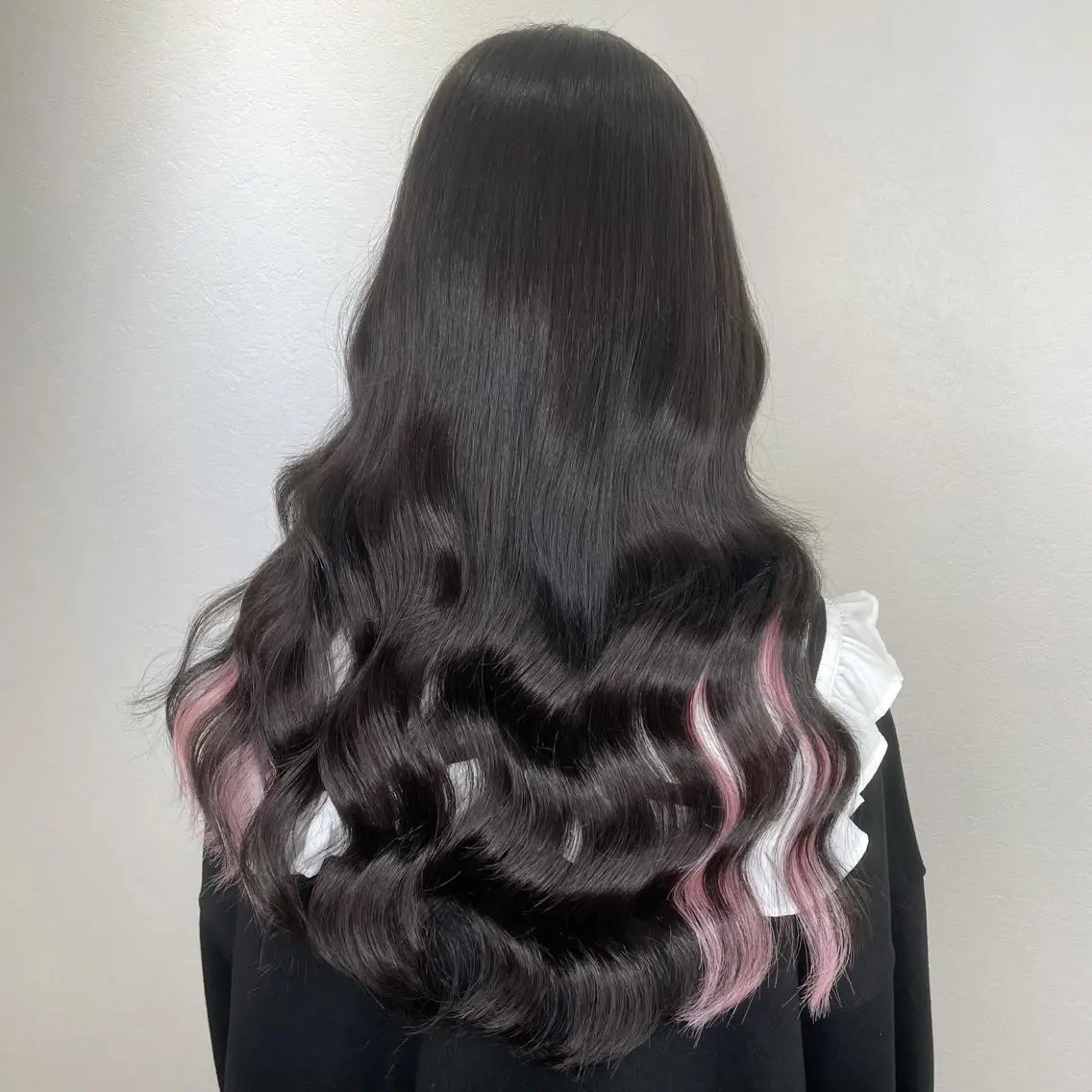 セミロング カラー 黒髪 ピンクカラー ヘアカラー エクステ KEISUKE🐶 カラー×エクステ特化のヘアスタイル