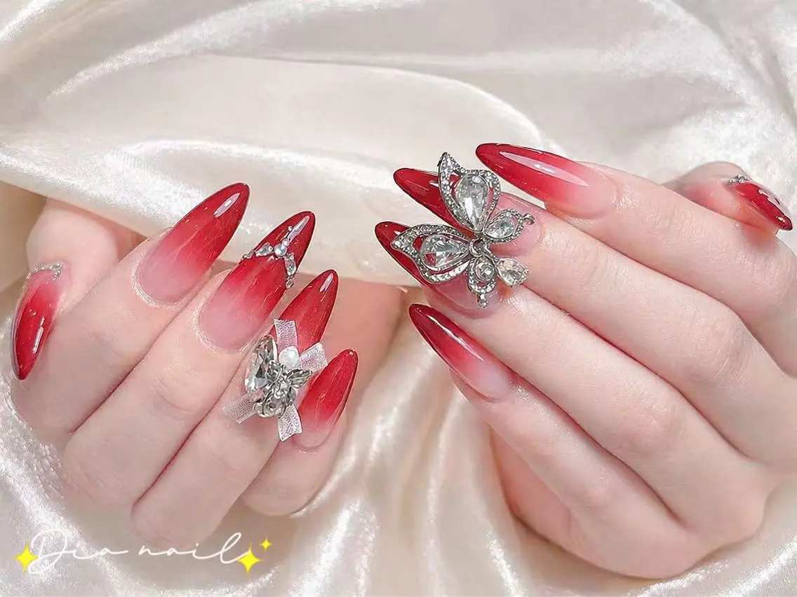 ネイル チークネイル ジェルネイル グラデーション マグネットネイル ニュアンスネイル Di'a nail ネイルサロンのネイルデザイン