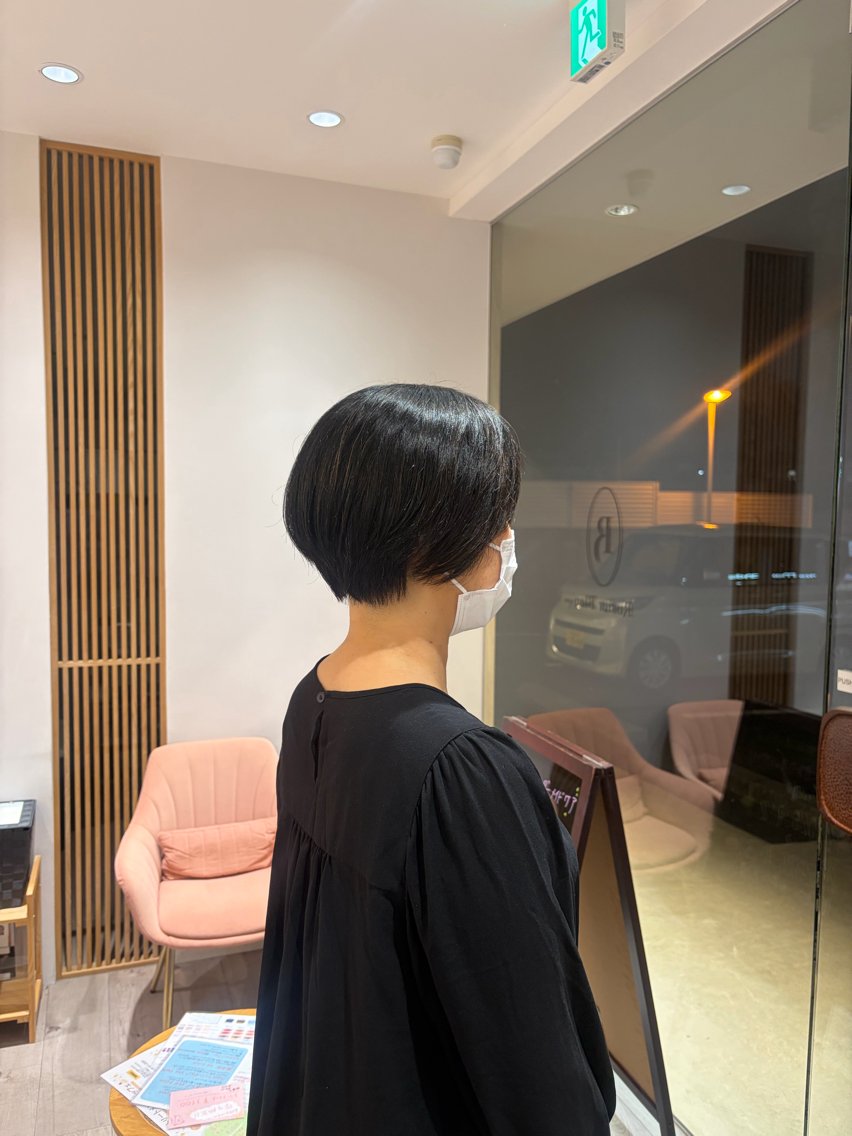 ショート RosierBleu 中山のヘアスタイル