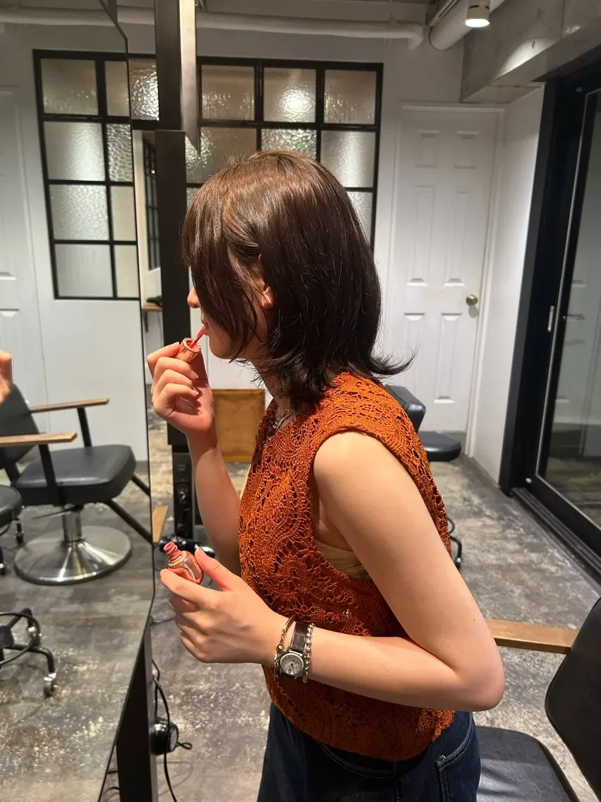 ミディアム カラー 伊藤 瞳彩のヘアスタイル