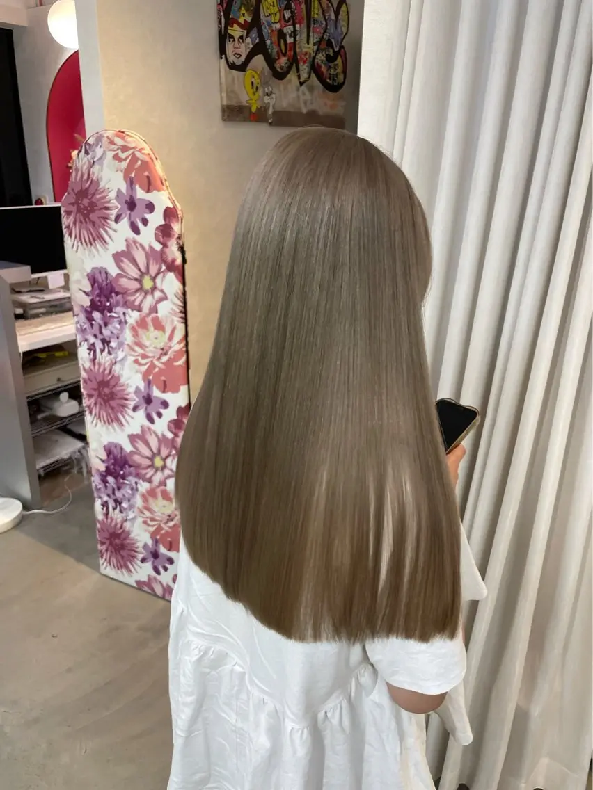 ロング カラー グレージュ ヘアカラー 安井まゆ _Box mico.のヘアスタイル