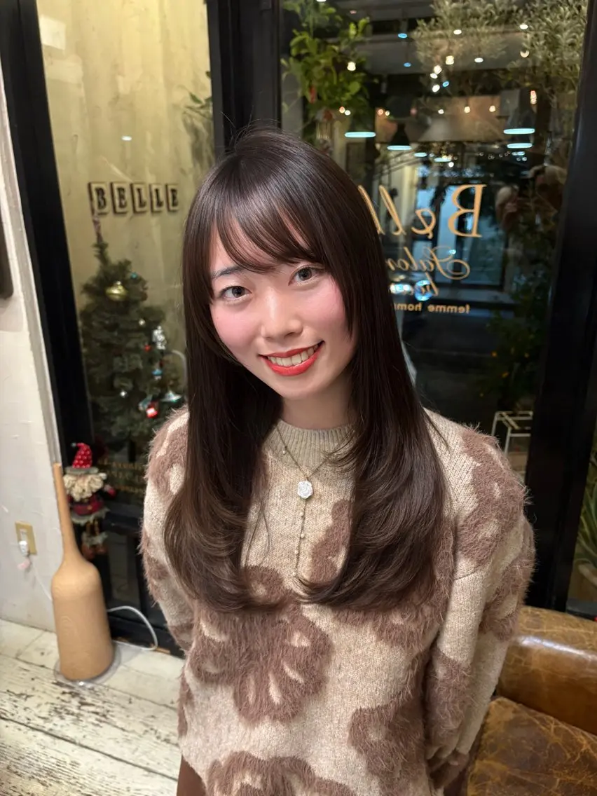 ロング レイヤーカット トリートメント りく レイヤーカット ケアブリーチのヘアスタイル