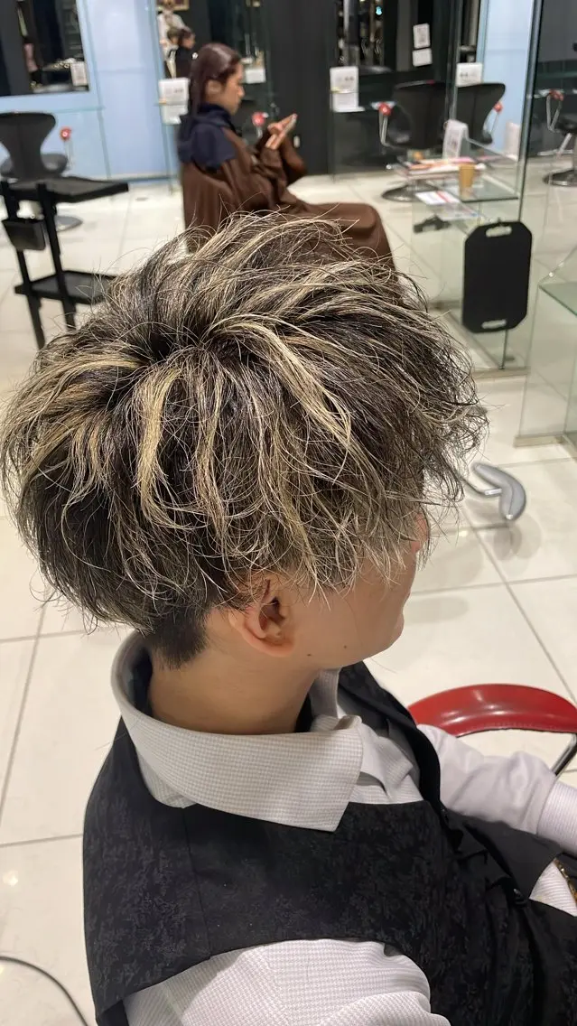 🔥メンズ限定🔥メッシュハイライトカラー&トリートメント  ブリーチ込の写真