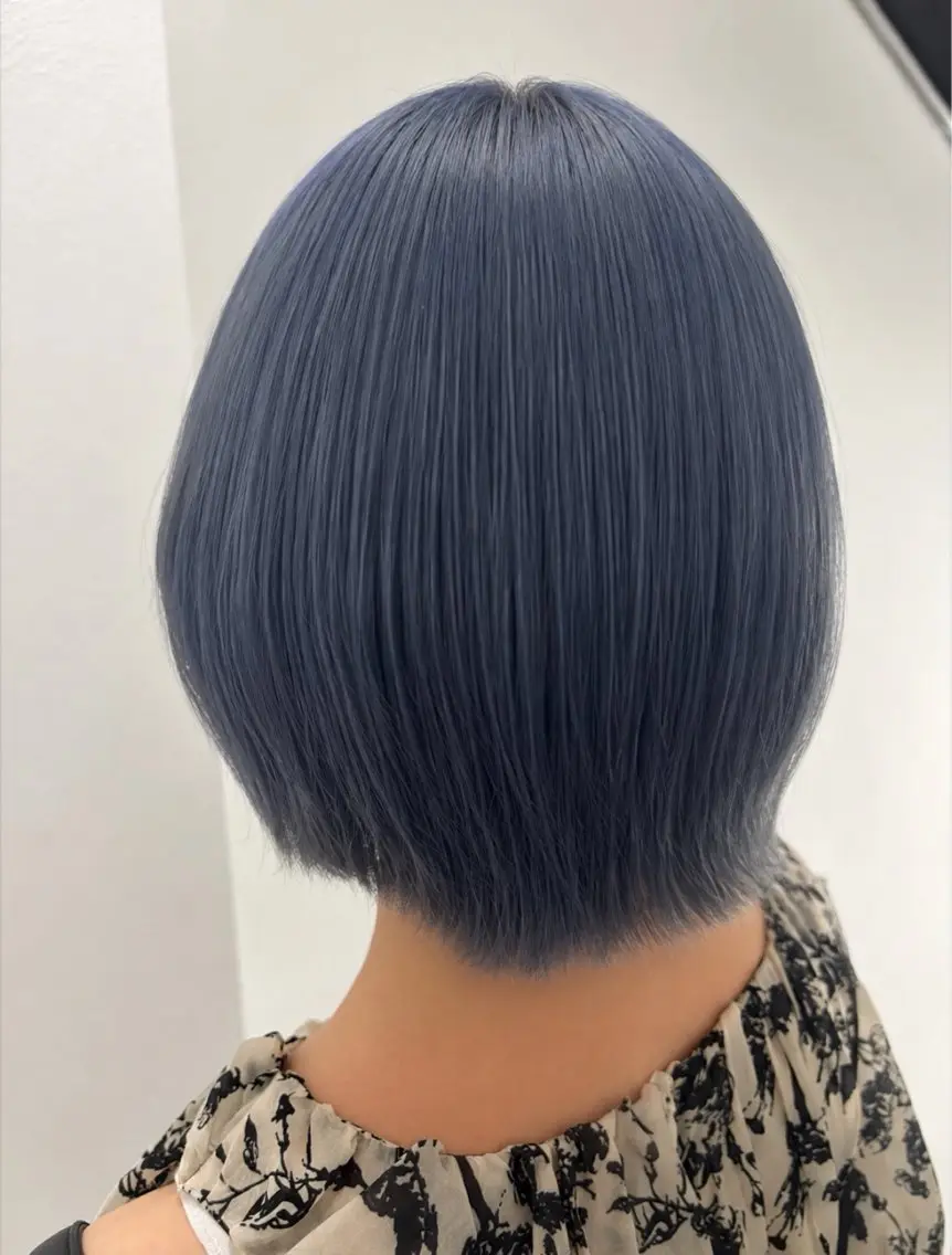 カラー ブリーチ ブルーカラー ブルーグレー 透明感カラー ヘアカラー Lynn Moana Renのヘアスタイル