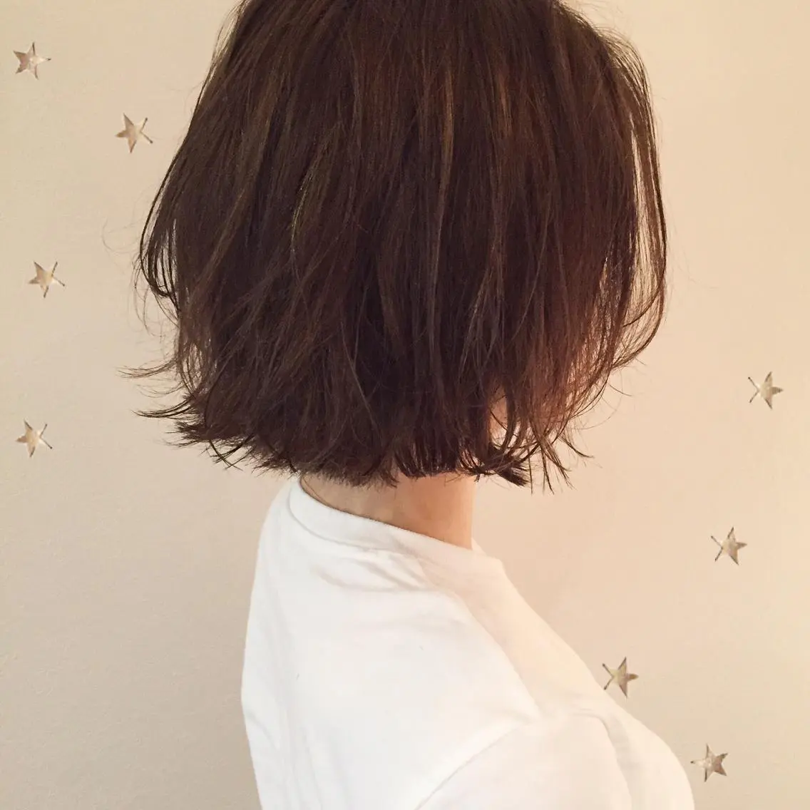 ショート 前下がりボブ アッシュ ボブ ハイライト 市川 千夏のヘアスタイル