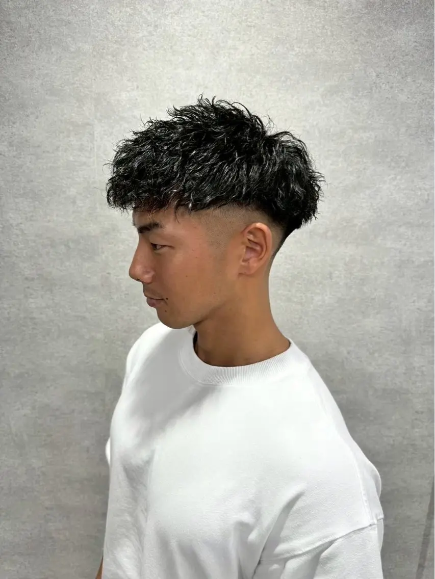 ショート パーマ ヘアアレンジ メンズ メンズパーマ メンズツイストパーマ 波巻きパーマ ツイストパーマ 🔥ニュアンス フェザー小林海斗🔥のヘアスタイル