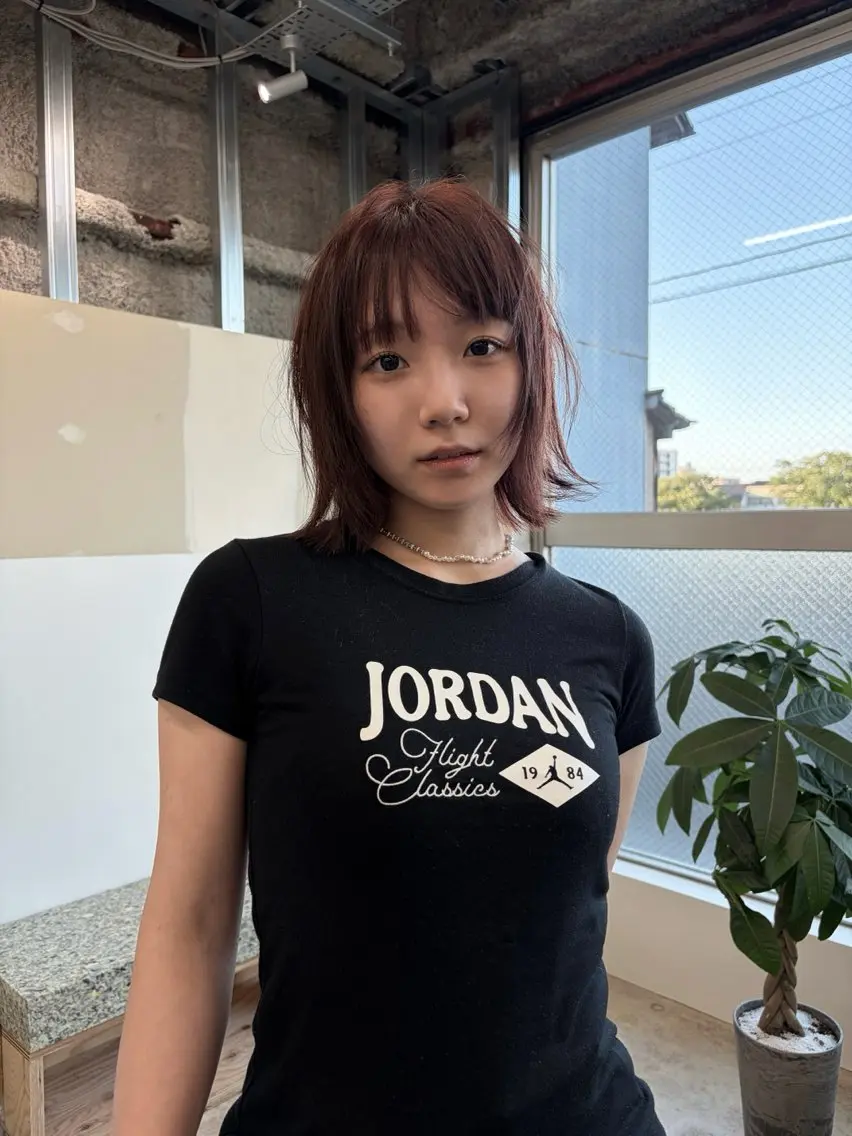 ミディアム カット 新谷 結菜のヘアスタイル