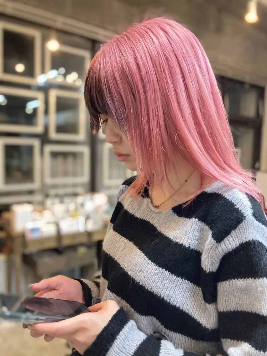 セミロング カラー 黒髪 ピンクカラー ヘアカラー 新田龍之輔 →メンズ/派手髪のヘアスタイル