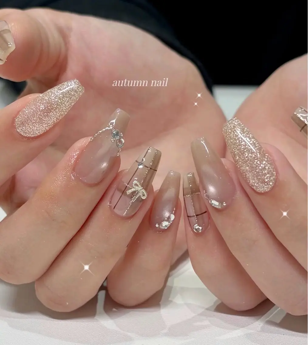 ネイル オーロラネイル フレンチネイル ガーリー キラキラネイル 韓国ネイル ハンドネイル Floria nail salonのネイルデザイン
