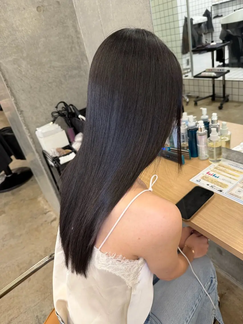 セミロング 髪質改善 レイヤーカット 縮毛矯正 縮毛矯正×髪質改善× 艶髪カラー　吉原和磨のヘアスタイル