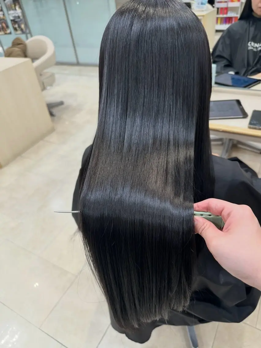 ロング 岡田 和馬のヘアスタイル