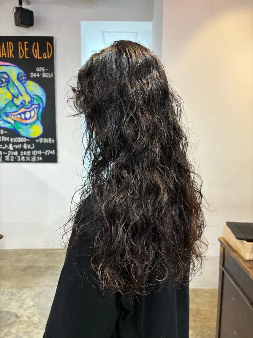 パーマ イデカワ リナのヘアスタイル