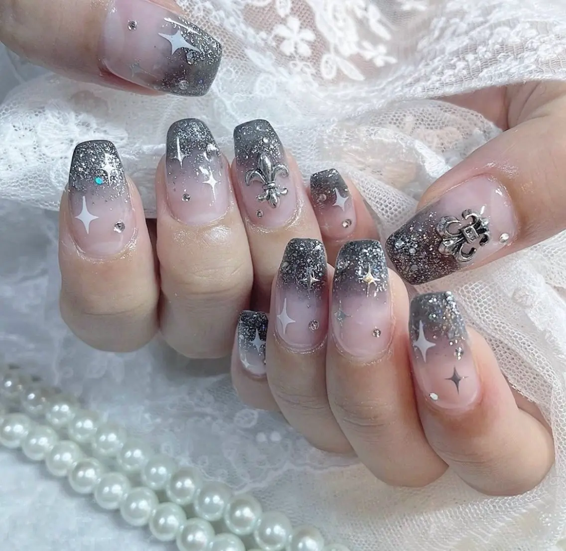 ネイル ジェルネイル 韓国ネイル ラメ(グリッター) ラメグラデーション 持ち込み ハンドネイル fiore nail 🦋のネイルデザイン
