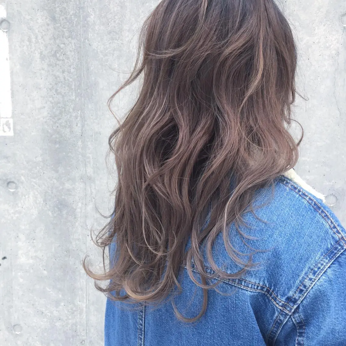 ロング カラー ブリーチ ブルーカラー ブルーグレー ブルーグレージュ ブルーバイオレット 池田 真由美のヘアスタイル