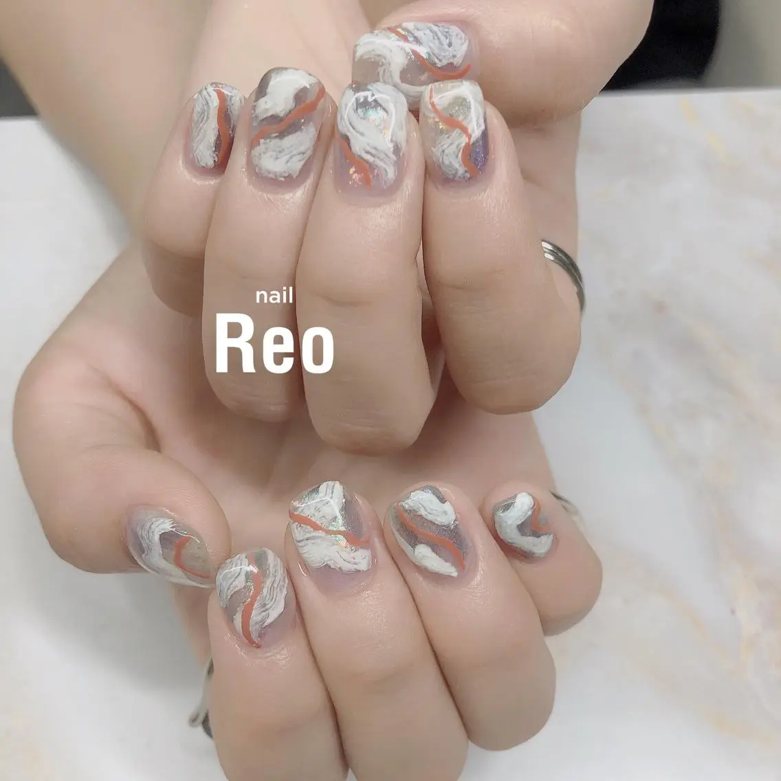 ミディアム ネイル ハンドネイル Blowe ニュアンスのネイルデザイン