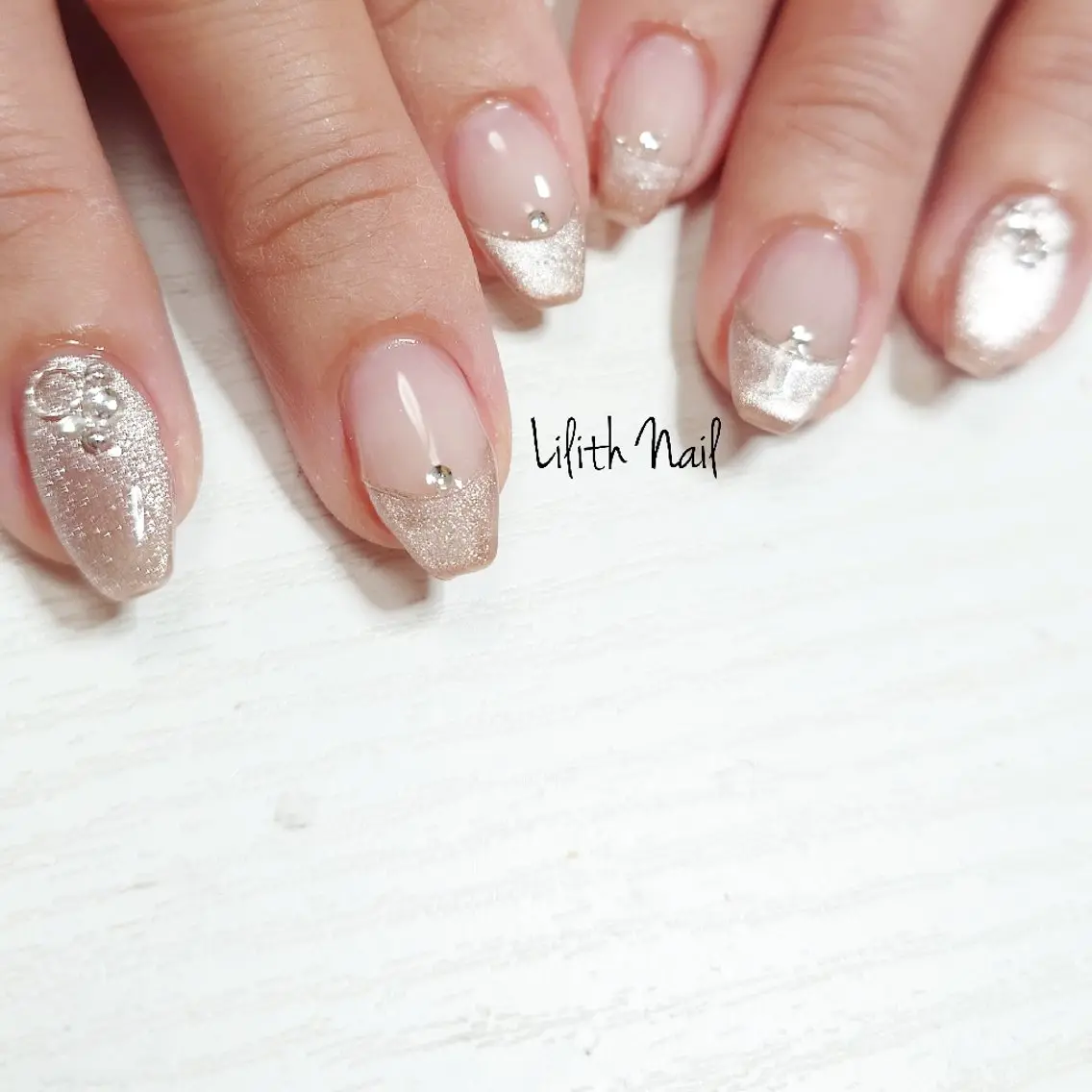 ネイル ストーンネイル ハンドネイル Lilith Nailのネイルデザイン