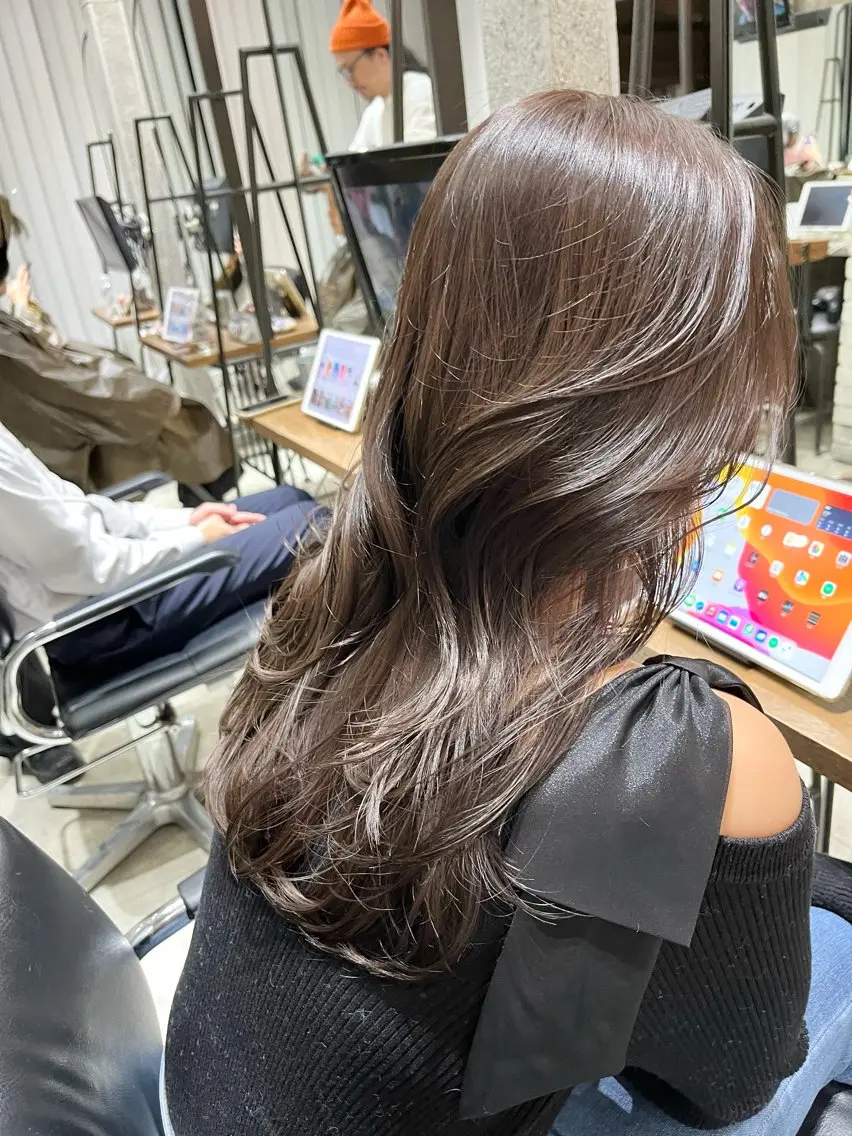 セミロング カラー ベージュカラー グレージュ シルバー 髪質改善 ヨシンモリ 🌈外国風ハイライト こうたろうのヘアスタイル