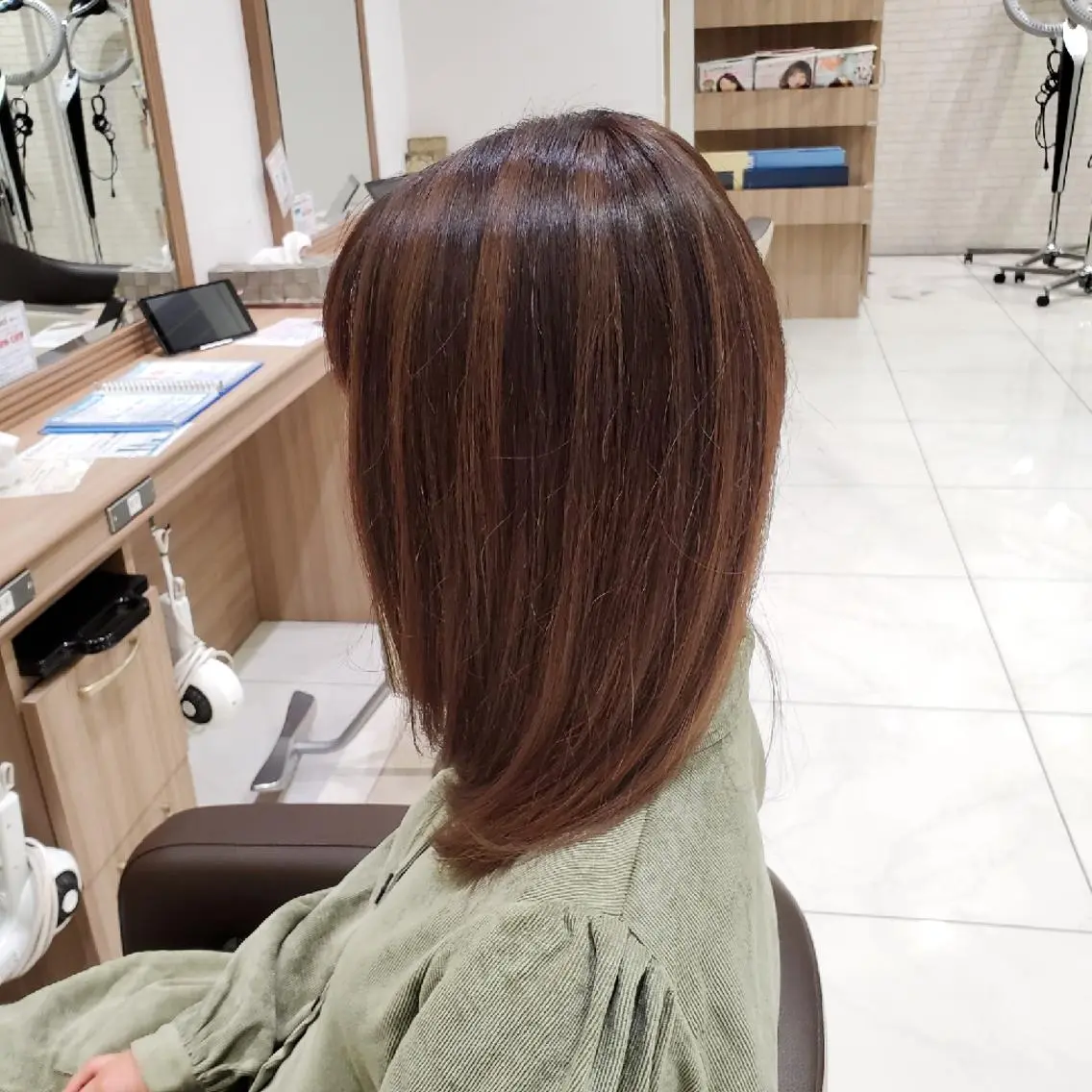 ミディアム カラー バレイヤージュ ベージュカラー ブリーチ イルミナカラー レイヤーカット カラー特化🔥中村 和貴<Ash津田沼>のヘアスタイル
