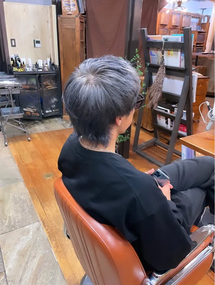 ショート カラー メンズ メンズブリーチ ブリーチ ブルーカラー ブルーグレー ブルーグレージュ ayaka |トレンドヘアのヘアスタイル