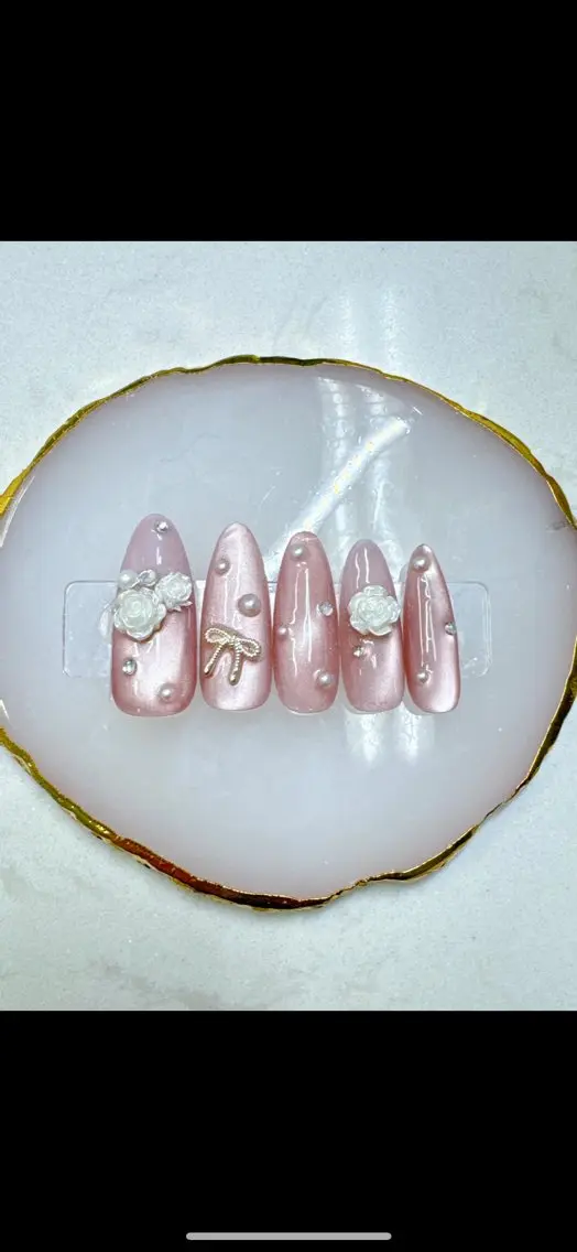 ネイル ボルドー チークネイル ドット 長さ出し フレンチネイル Queeens nailのネイルデザイン