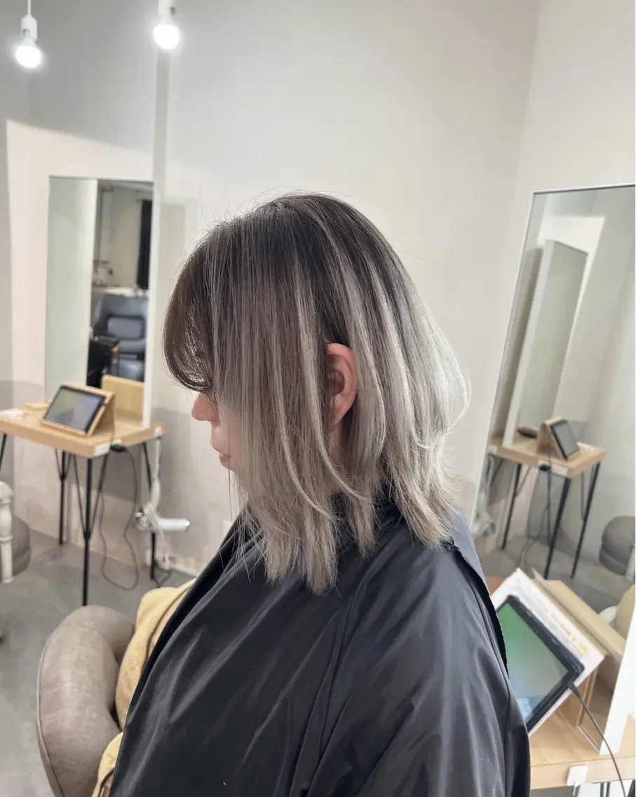 ショート カラー バレイヤージュ シルバー ホワイトシルバー レイヤーカット 指名数No.1 /NAOYAのヘアスタイル