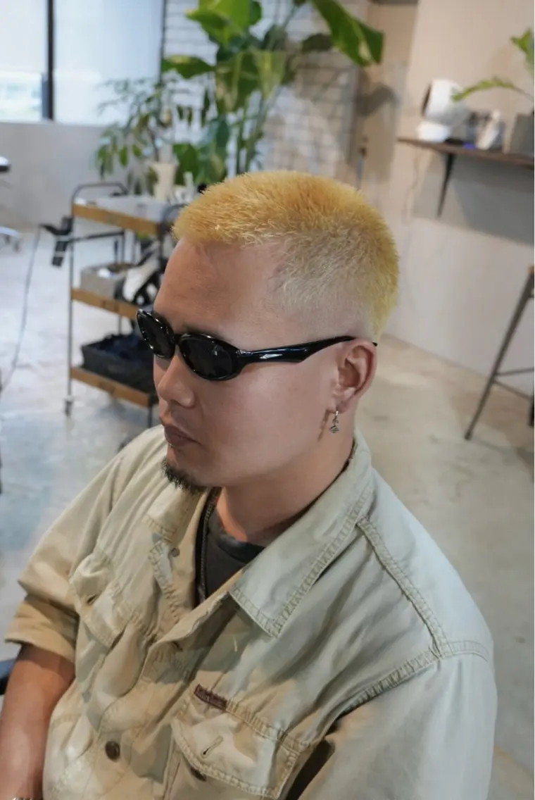 カラー メンズ メンズブリーチ ブリーチ イエローカラー カット 癖毛風パーマ/ 栄/JEONのヘアスタイル