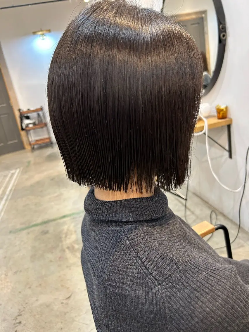 ショート 切りっぱなしボブ ボブ 梅田ストレート💕 赤み消し透明感カラーのヘアスタイル