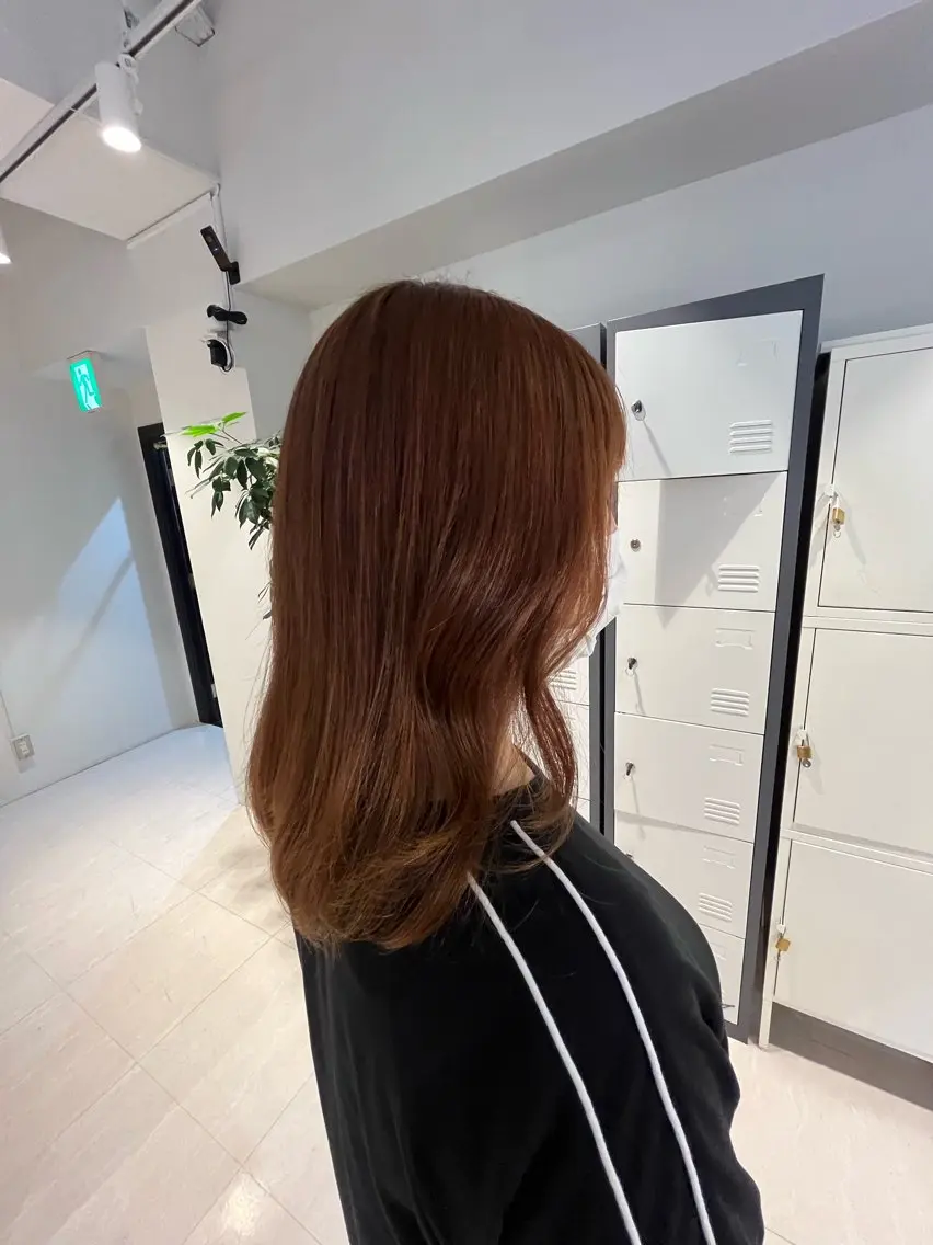 カラー ニトウ レイナのヘアスタイル