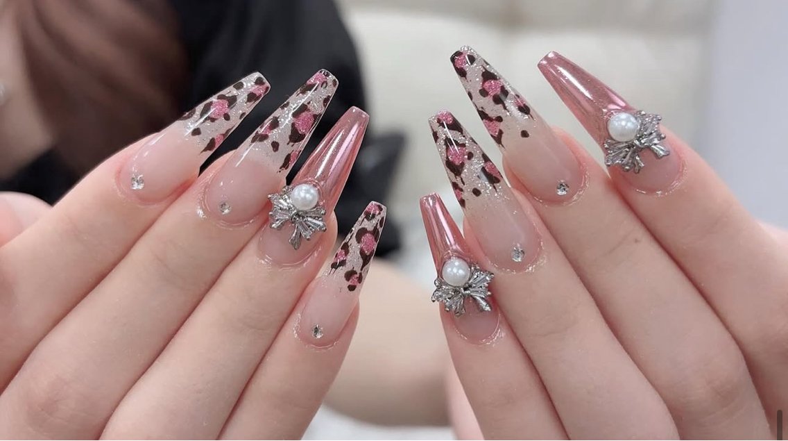 ネイル チークネイル 長さ出し フラッシュネイル フレンチネイル グラデーション ハンドネイル Lenie Nail Salonのネイルデザイン